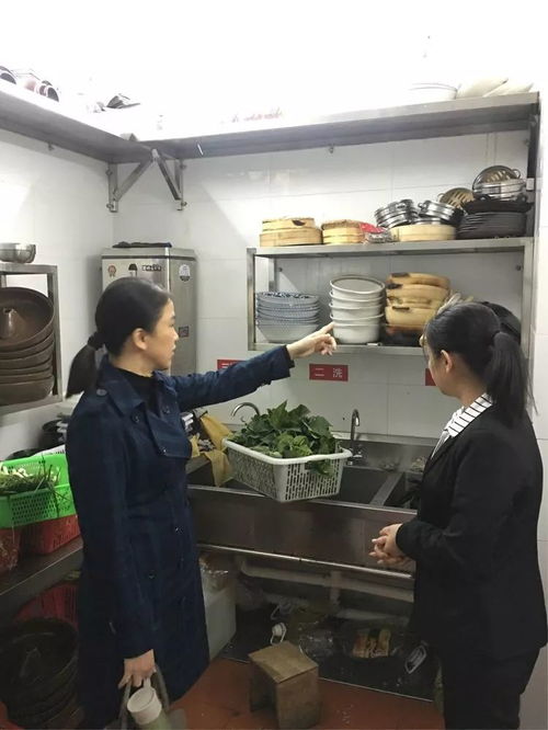龍華食藥監(jiān)局加強(qiáng)督查春節(jié)年夜飯餐飲服務(wù)單位，守護(hù)市民“舌尖上的安全”
